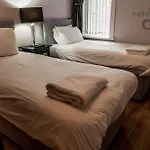 The Famous Floor Sleeps 26 And Group Acc Sleeps30