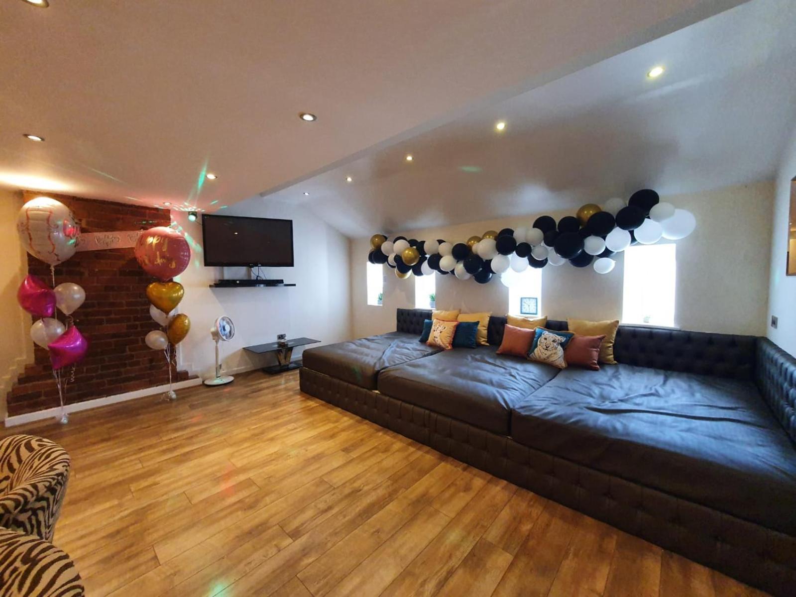 The Famous Floor Sleeps 26 And Group Acc Sleeps30 *